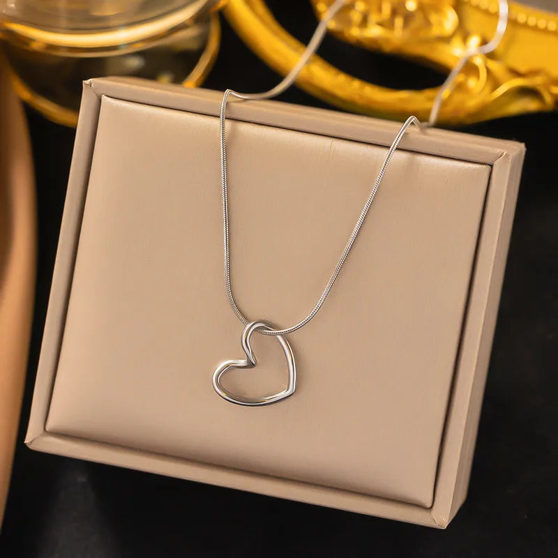 Minimal Heart Necklace